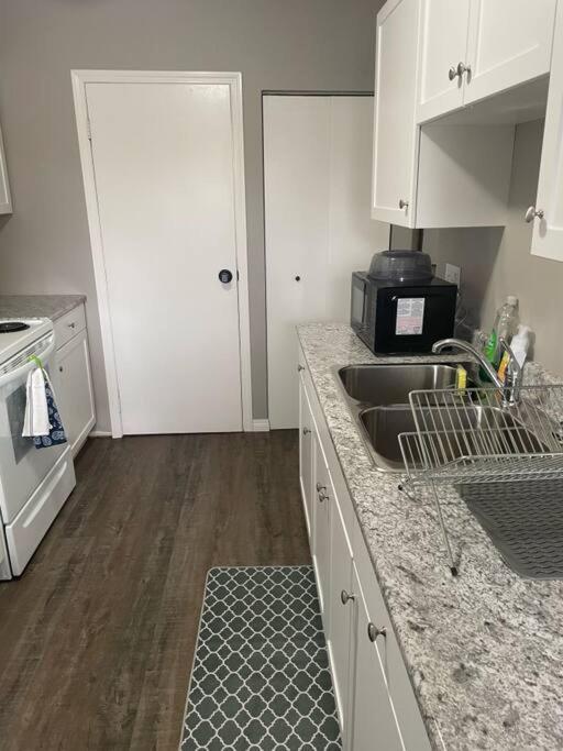 Wonderful 2-Bedroom Apartment 캠로즈 외부 사진